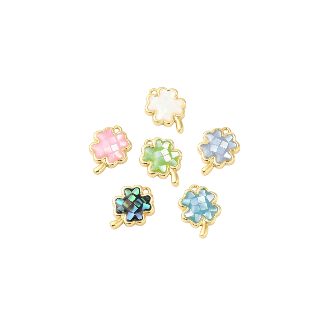 Transparent background for the Gold Mystic Clover Charm 