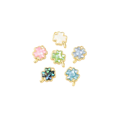 Transparent background for the Gold Mystic Clover Charm 