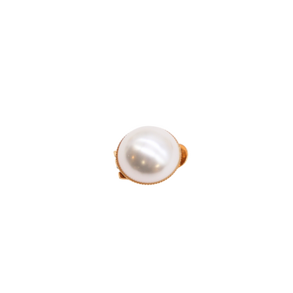 Front view of the Pearl Shoe Clips Shoe Charm